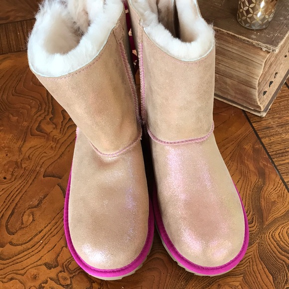 Ugg ribbon back fur lining NWT no box pink piping - Picture 4 of 7
